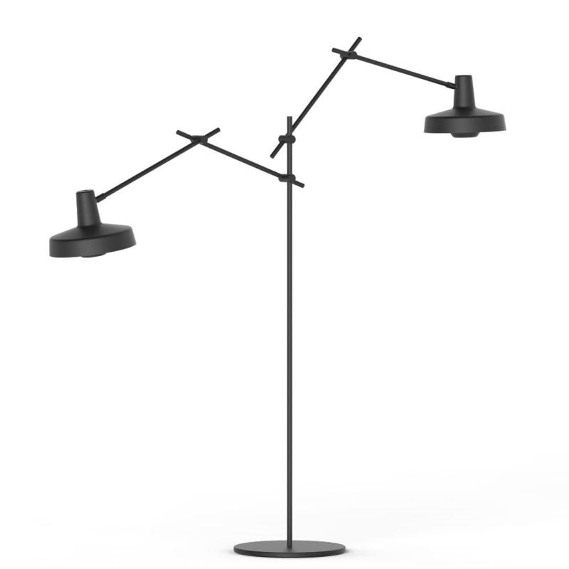 Arigato Dobbelt Gulvlampe i Sort - Fleksibel Belysning