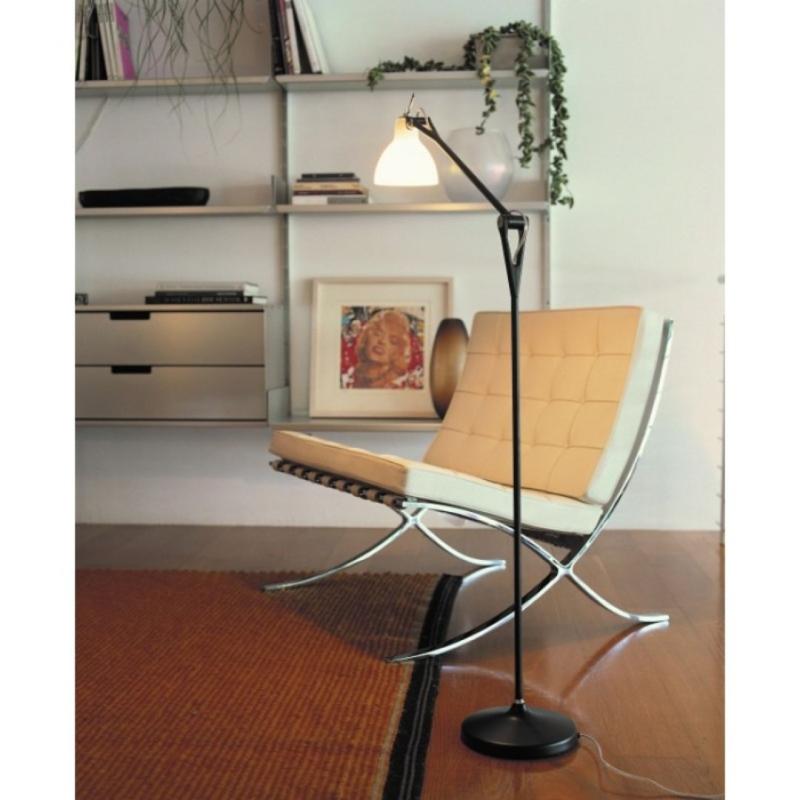 Luxy F1 Gulvlampe i Mat Sort med Hvid Skærm - Designklassiker