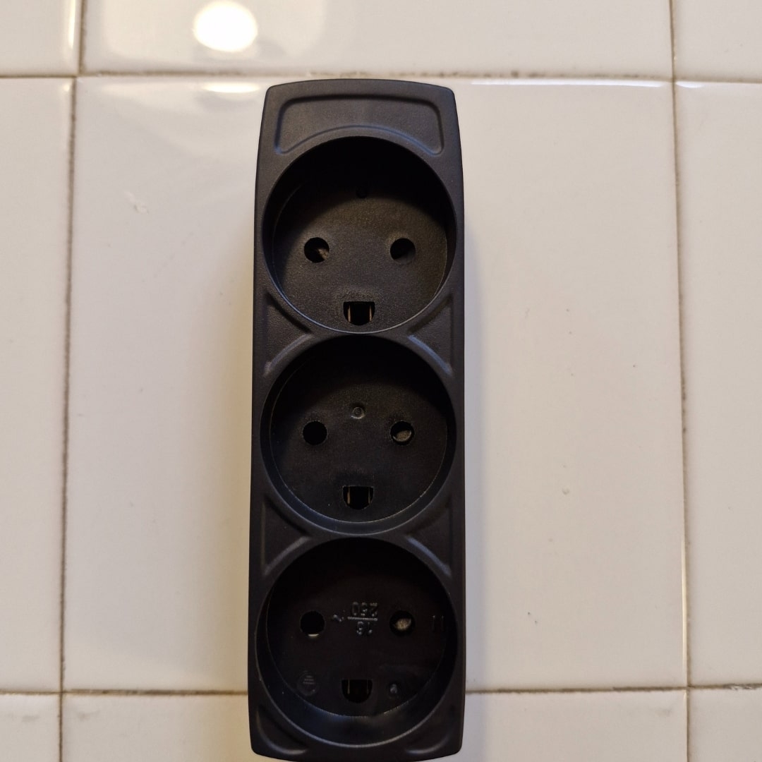 3 Stikdåse Med Jord Uden Ledning Sort   Så Længe Lager Haves